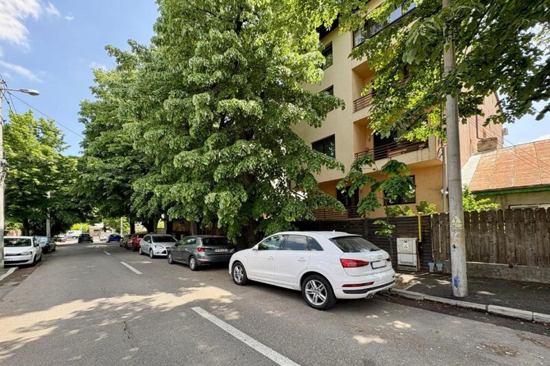 Bucurestii Noi -Subcetate 110, apartament 3 camere igienizat, demisol, 55 mp.