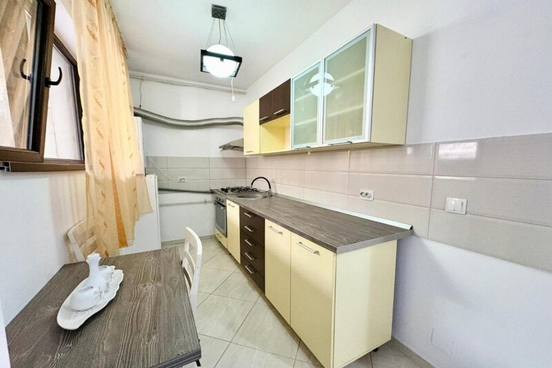 Bucurestii Noi -Subcetate 110, apartament 3 camere igienizat, demisol, 55 mp.