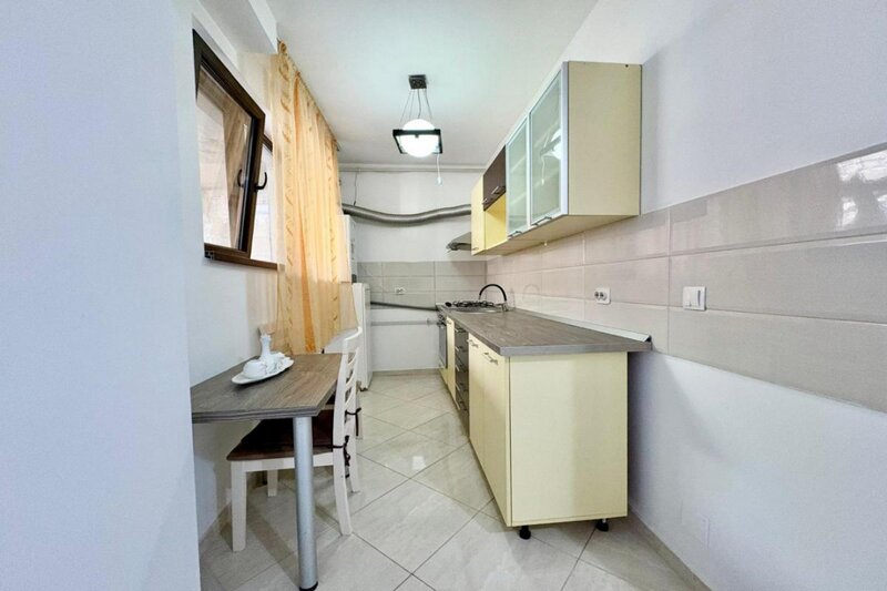 Bucurestii Noi -Subcetate 110, apartament 3 camere igienizat, demisol, 55 mp.