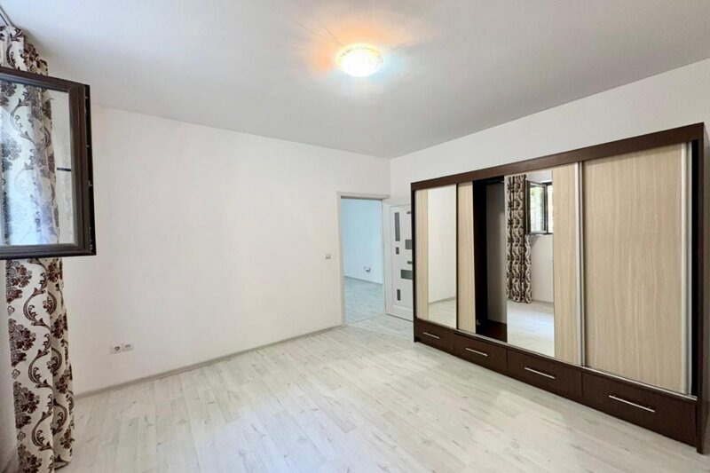 Bucurestii Noi -Subcetate 110, apartament 3 camere igienizat, demisol, 55 mp.